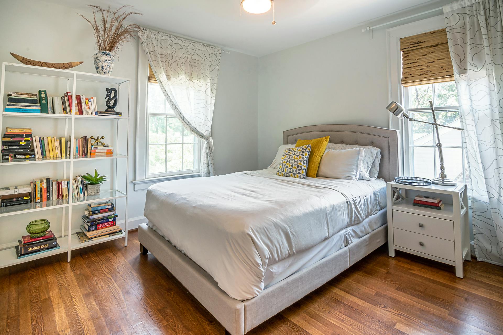 Creating a Teen Room That Reflects Personality Without Clutter